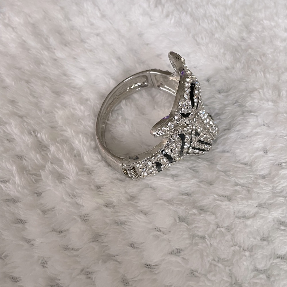 Rhinestone Tiger Head Statement Bracelet - Picture 7 of 8